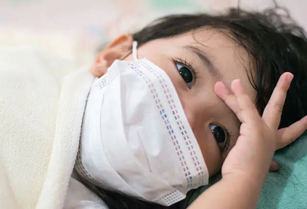 Trẻ sơ sinh, trẻ nhỏ, người cao tuổi và phụ nữ đang mang thai dễ mắc cúm mùa